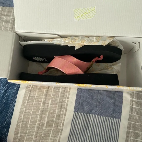 Yellow Box Pink and Black Sandals - Picture 4 of 6